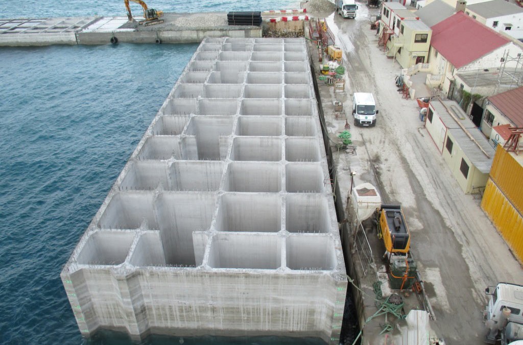 Design of anti-reflective caissons